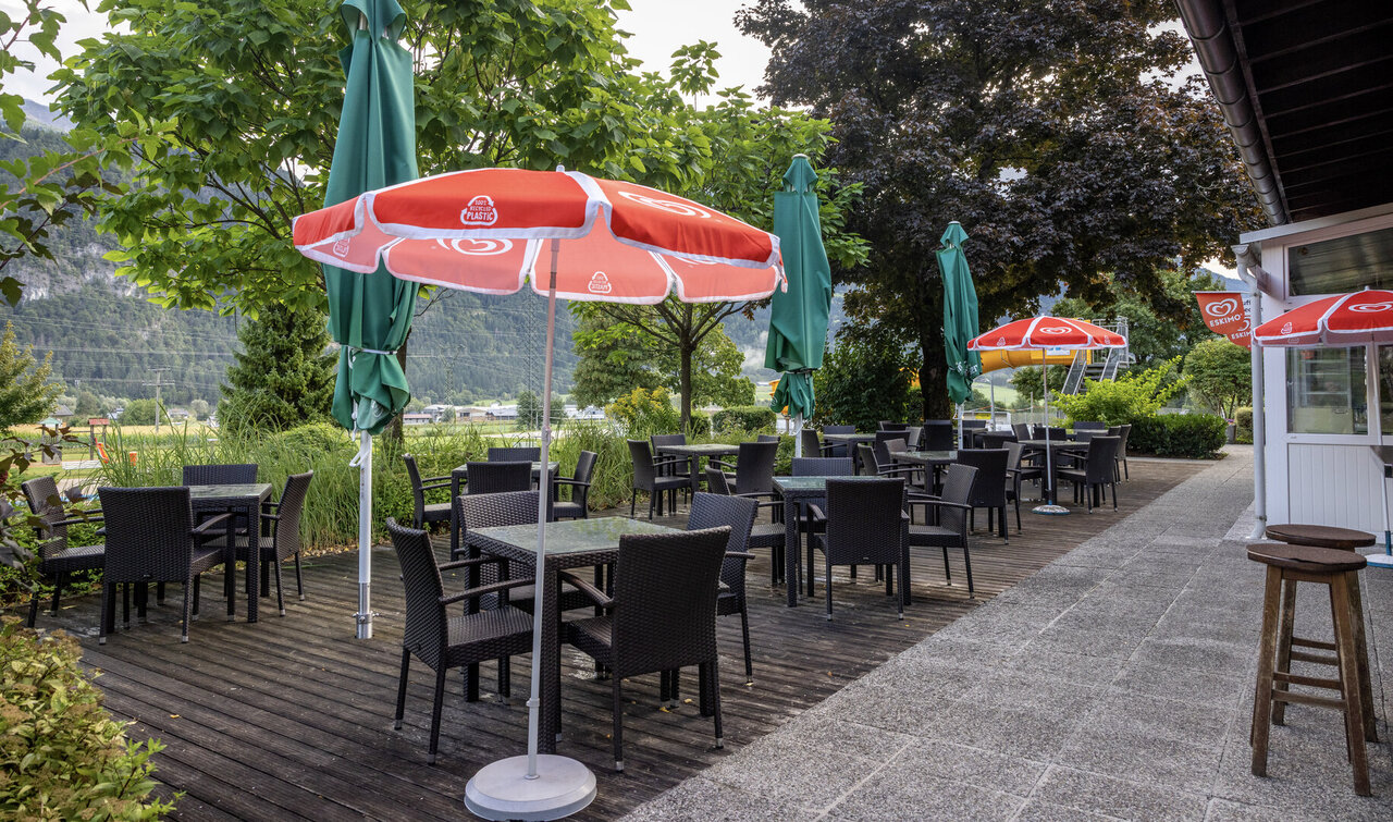 Terrasse beim Schwimmbad Buffet in Oberdrauburg