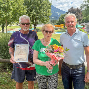 Familie Bavendamm wird für 15 Jahre Urlaubstreue geehrt